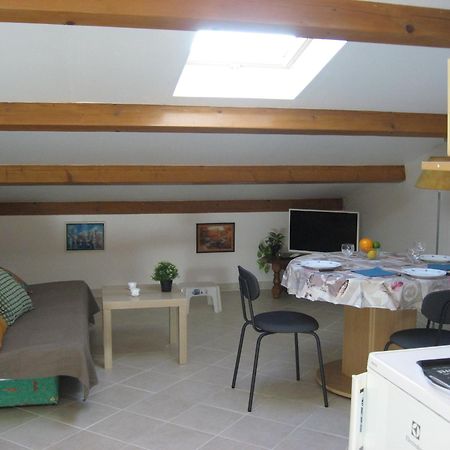 T 2 Avec Velux Sous Les Combes De 34 M2 Apartment La Londe-les-Maures Luaran gambar