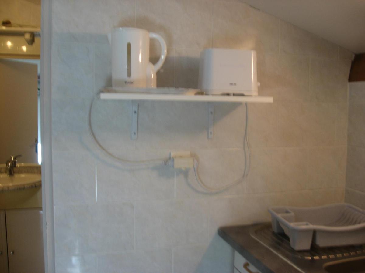T 2 Avec Velux Sous Les Combes De 34 M2 Apartment La Londe-les-Maures Luaran gambar