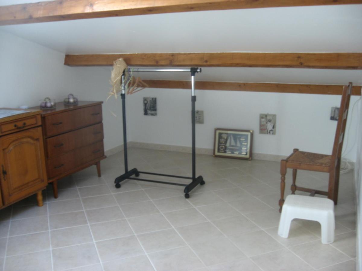 T 2 Avec Velux Sous Les Combes De 34 M2 Apartment La Londe-les-Maures Luaran gambar