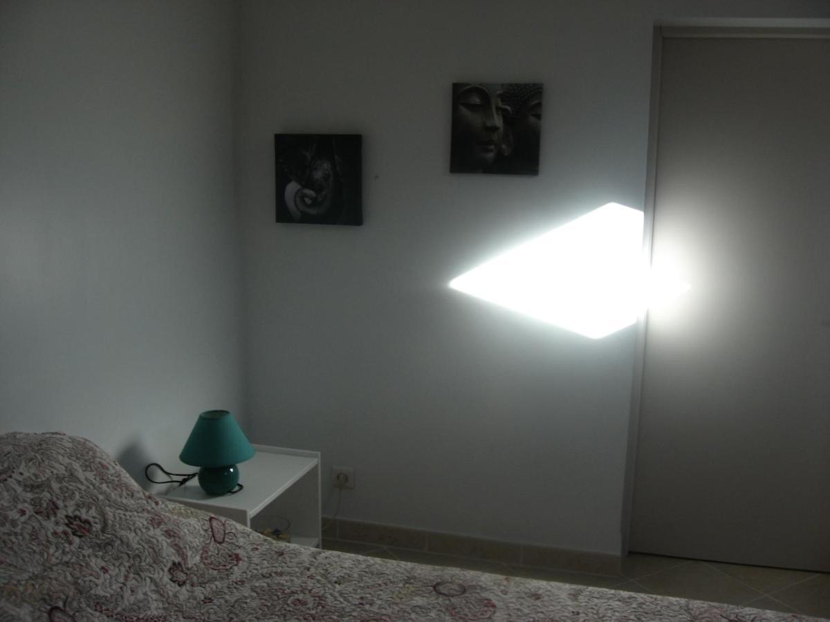 T 2 Avec Velux Sous Les Combes De 34 M2 Apartment La Londe-les-Maures Luaran gambar