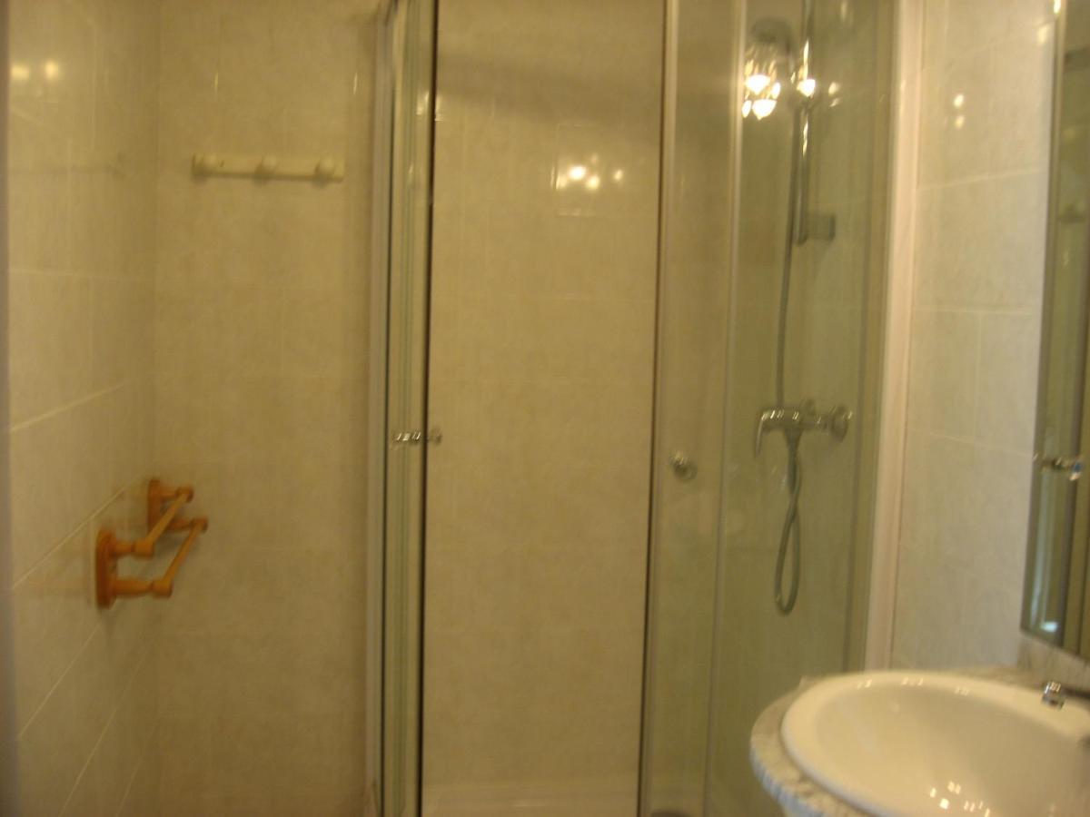 T 2 Avec Velux Sous Les Combes De 34 M2 Apartment La Londe-les-Maures Luaran gambar