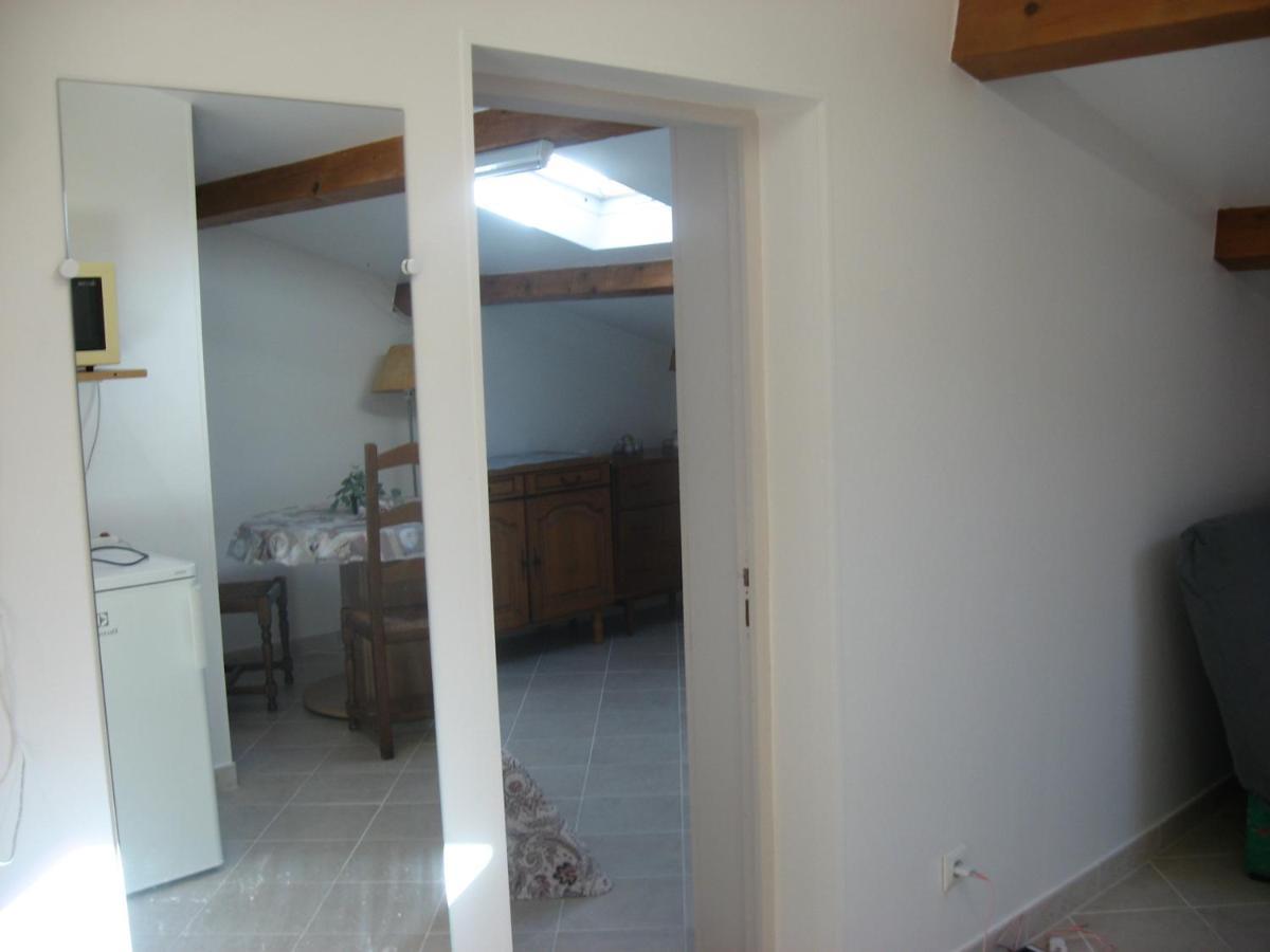 T 2 Avec Velux Sous Les Combes De 34 M2 Apartment La Londe-les-Maures Luaran gambar